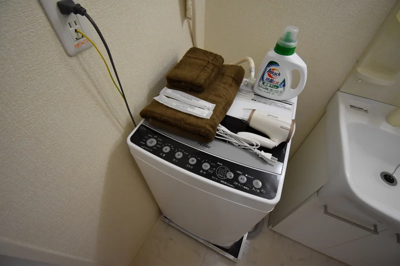 【洗濯機画像】ホテルと違い洗濯機がある生活は良いですね♪7日以上の利用なら岐阜駅前ウィークリーマンションをご利用下さい★洗濯洗剤も完備‼
