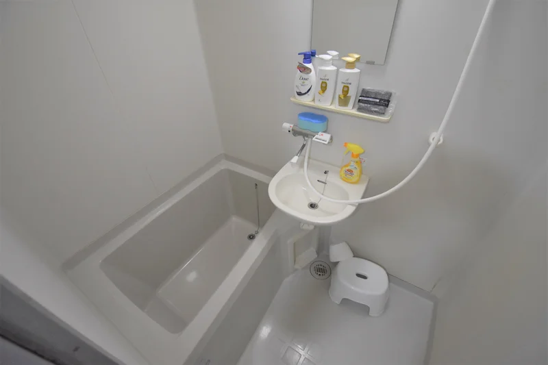 バスルーム画像です♪岐阜県岐阜市ウィークリーマンションでは、お風呂用の椅子もあるのでごゆっくりと快適にご利用いただけます★