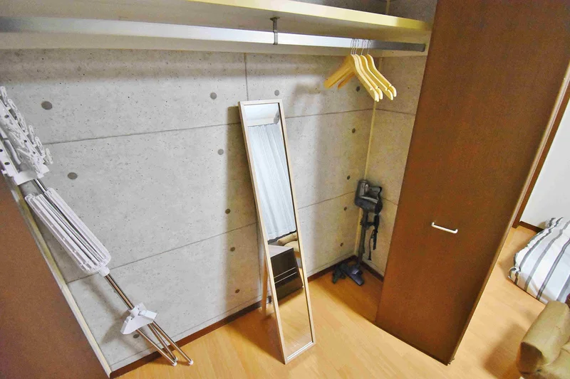 【掃除機完備】岐阜市ウィークリーマンション・岐阜市マンスリーマンションではビジネスホテルと違い、自宅と同じように生活できるのが強みの1つです。