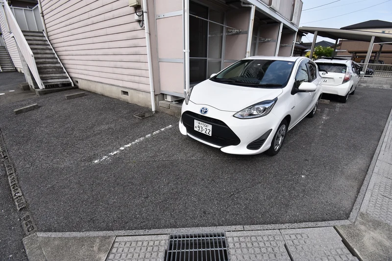 【敷地内駐車場】岐阜県大垣市ウィークリーマンションでは利便性が良い物件を揃えてます。岐阜県大垣市エリアに詳しくないお客様もご連絡頂ければ専門スタッフがしっかり物件選定を行います。お気軽にお問い合わせください★