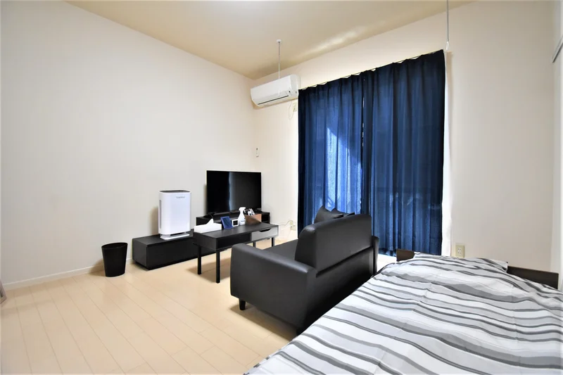 弊社の美濃加茂・岐阜可児ウィークリーマンションおよび美濃加茂・岐阜可児マンスリーマンションでは、ご利用いただく際に必要な家具や家電製品に加え、様々な備品を完備しております。これにより、ご利用当日から快適にお過ごしいただけるように配慮しております。