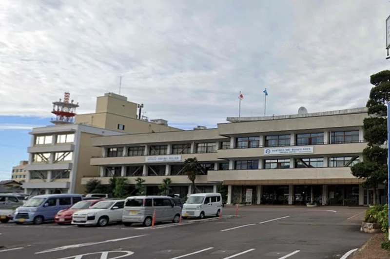 美濃加茂市役所まで徒歩9分、700ｍ。