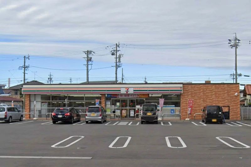 セブン-イレブン 美濃加茂市役所前店まで徒歩11分、850ｍ。