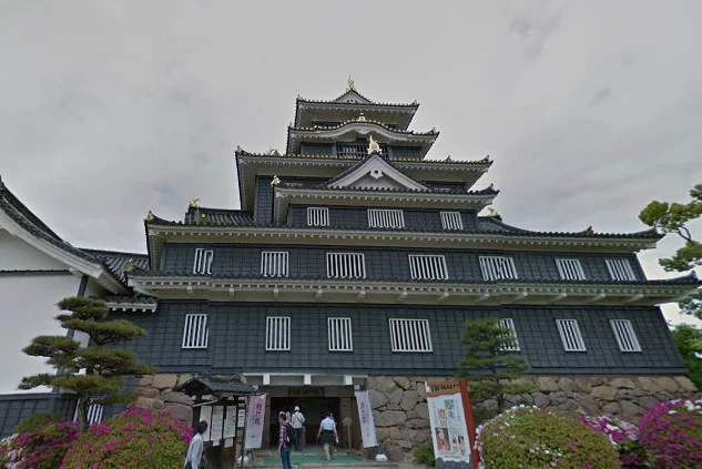 岡山城まで車で11分、2.5km｡