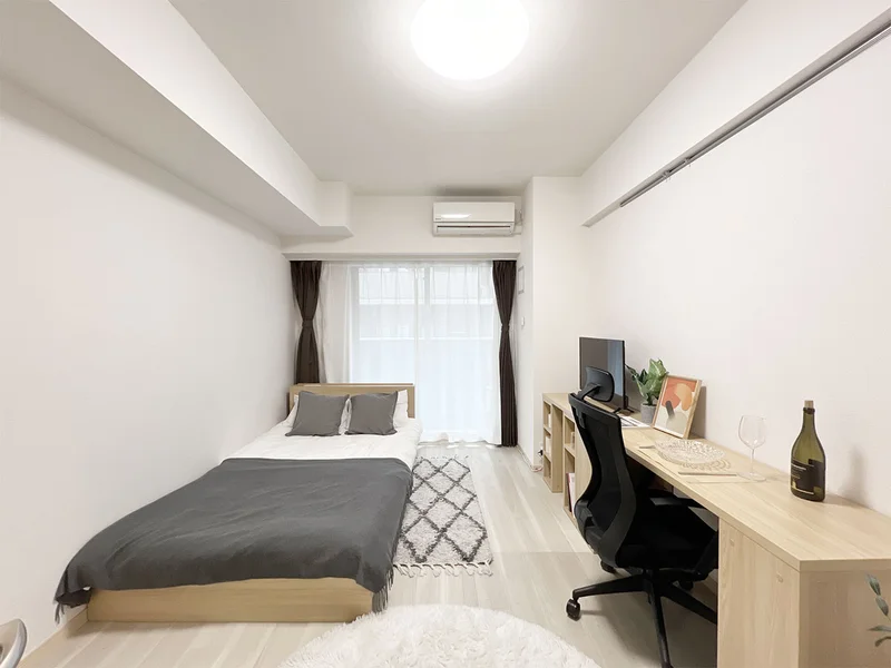 写真はお部屋のイメージです。ラグなどの室内装飾はございません。