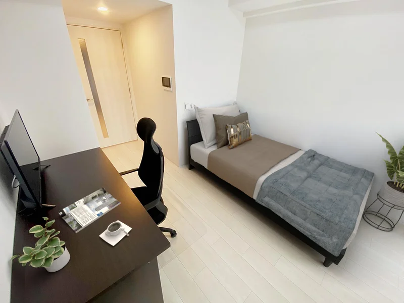 写真はお部屋のイメージです。ラグなどの室内装飾はございません。