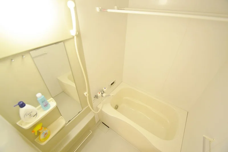 バストイレ別です♪シャンプー・リンス・ボディソープ・風呂用洗剤・スポンジをご用意しておりますのでぜひご活用ください！