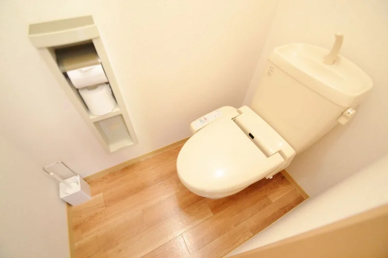 ウォシュレットつきのトイレです。老若男女皆様に安心してご利用いただけますね☆