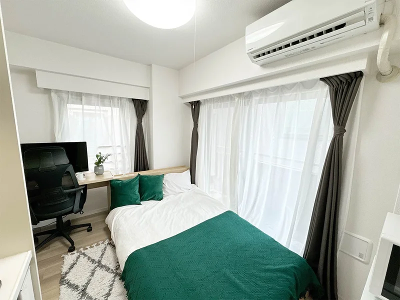 写真はお部屋のイメージです。ラグなどの室内装飾はございません。