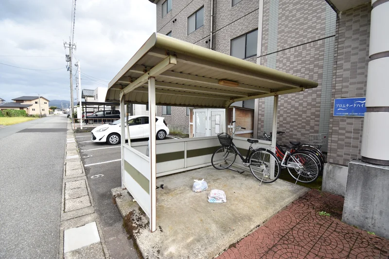 【駐輪場画像】福井県越前市(武生ＩＣ)ウィークリーマンションでは一部レンタル自転車も対応してます。詳細は福井県越前市(武生ＩＣ)ウィークリーマンションHPからお問い合わせ下さい♪【イメージ】