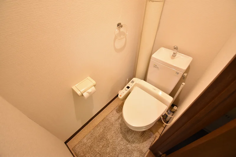 【トイレ画像】ウォシュレット付トイレです(*^^)v清掃道具もご用意しております☆彡福井県越前市(武生ＩＣ)ウィークリーマンションでは標準設備です♪