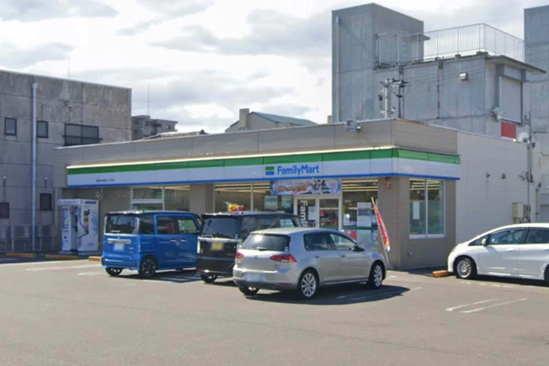 ファミリーマート 敦賀中央町二丁目店まで徒歩8分、650ｍ。