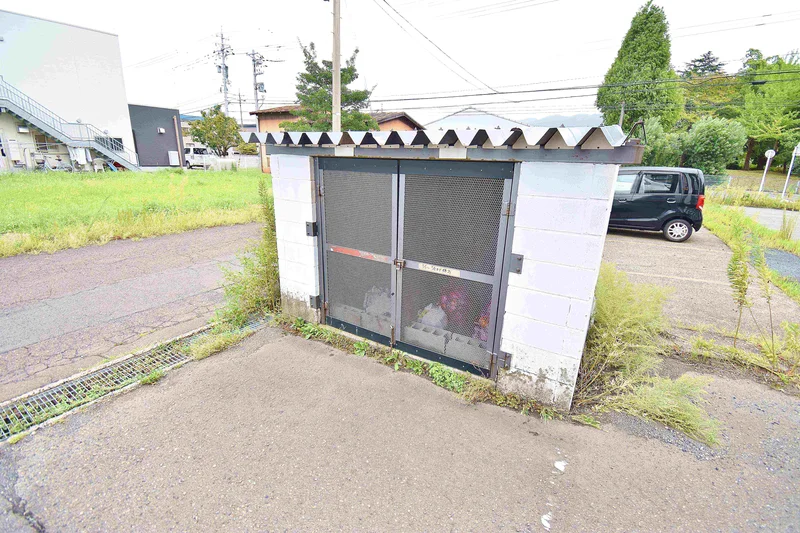 ゴミ捨て場は敷地内にございます。忙しい朝でも安心♬