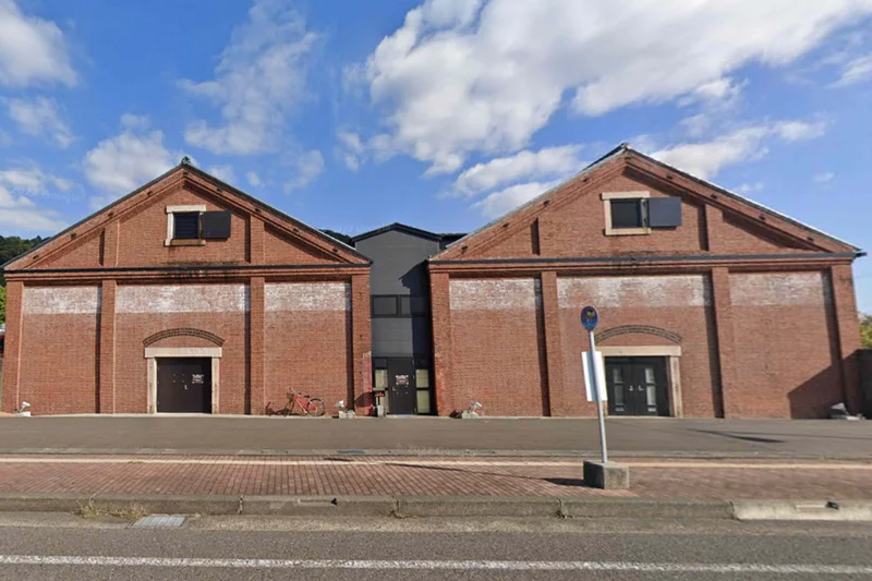 敦賀赤レンガ倉庫まで車で10、3.7kｍ。