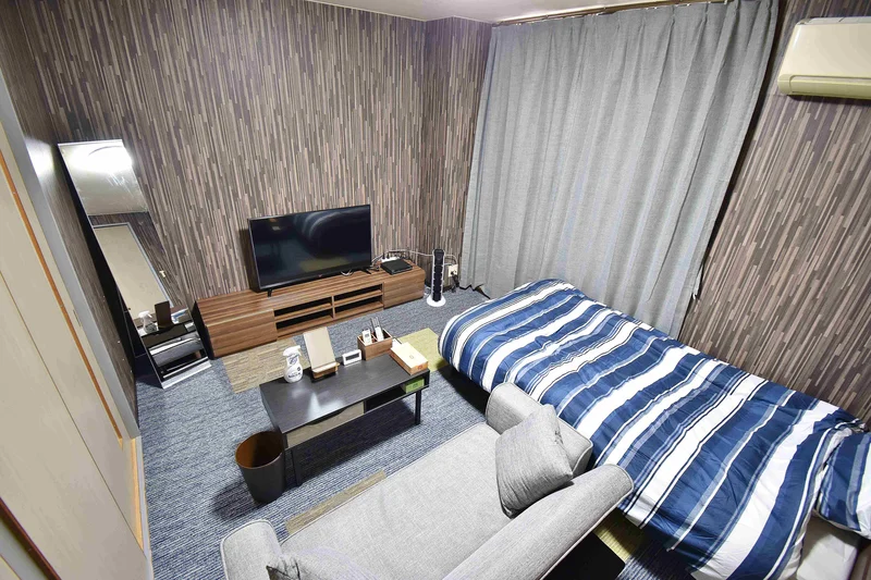 大きな画面のテレビにソファーもございますので、快適にお過ごしいただけます(^^)/