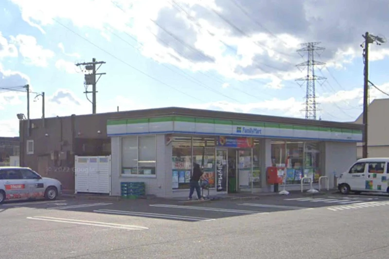 ファミリーマート 岐阜折立店まで徒歩22分、1.8km。