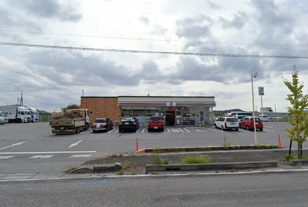 セブン-イレブン 米原中多良店まで徒歩で15分、1.2kｍ。