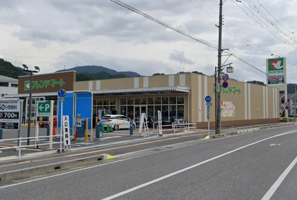 フレンドマート 米原駅前店まで徒歩5分、400ｍ。