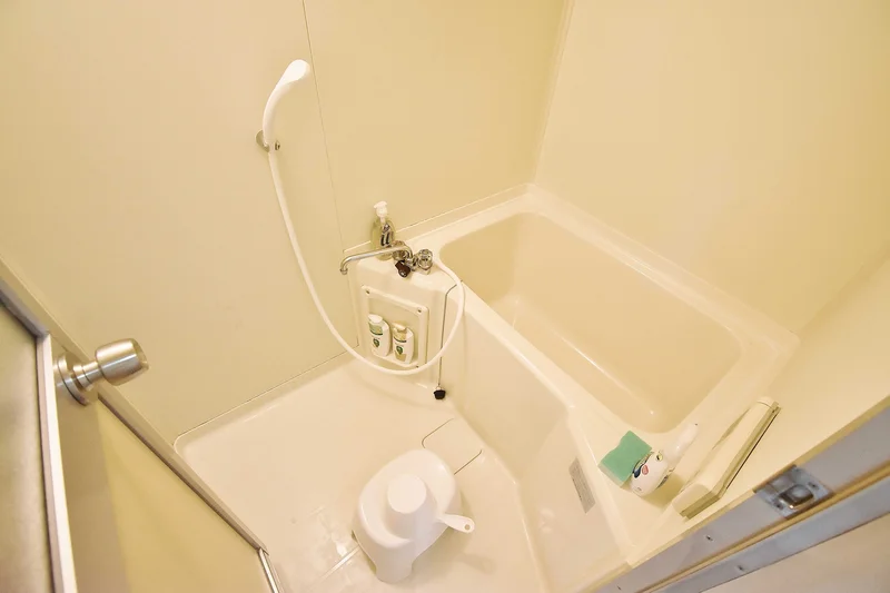 バスルーム画像です♪滋賀米原駅前ウィークリーマンションでは、お風呂用の椅子もあるのでごゆっくりと快適にご利用いただけます★