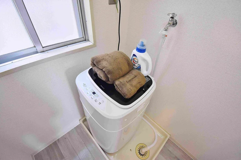 【洗濯機画像】ホテルと違い洗濯機がある生活は良いですね♪7日以上の利用なら滋賀米原駅前ウィークリーマンションをご利用下さい★洗濯洗剤も完備‼