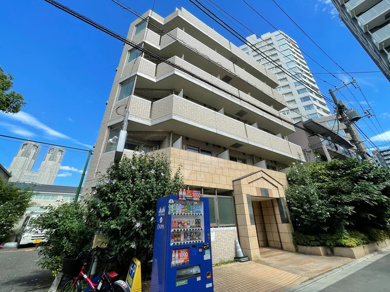 写真はお部屋のイメージです。ラグなどの室内装飾はございません。