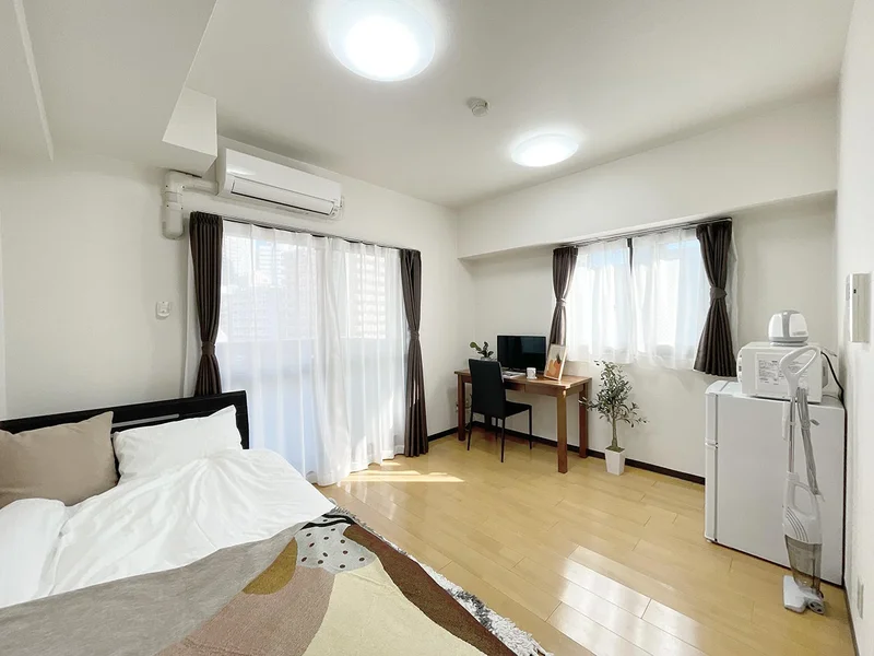 写真はお部屋のイメージです。ラグなどの室内装飾はございません。