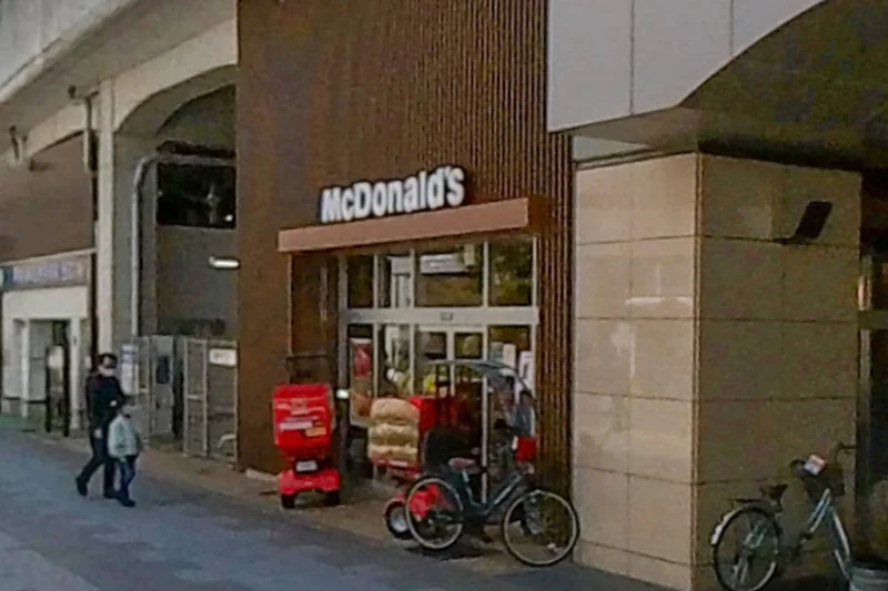マクドナルド ＪＲ姫路駅東口店まで徒歩6分、500m。