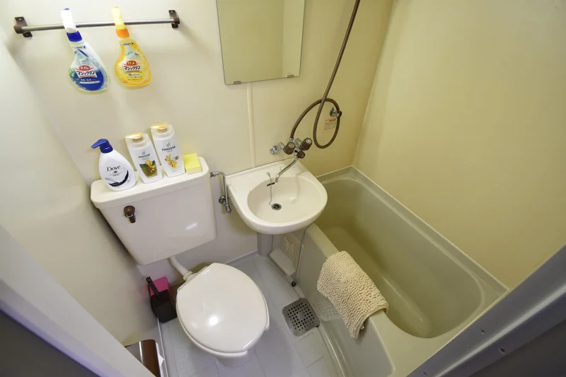 シャンプーやリンス、ボディソープ、バスマジックリンも完備です☆トイレにもトイレ用洗剤とトイレ用ブラシをご用意しておりますので長期ご利用の場合の気になる汚れなどもお掃除して頂けます＾＾