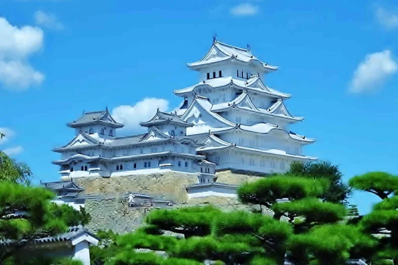 _姫路城まで徒歩23分、1.8kｍ。