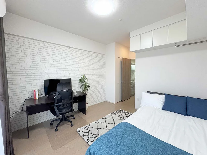 写真はお部屋のイメージです。ラグなどの室内装飾はございません。