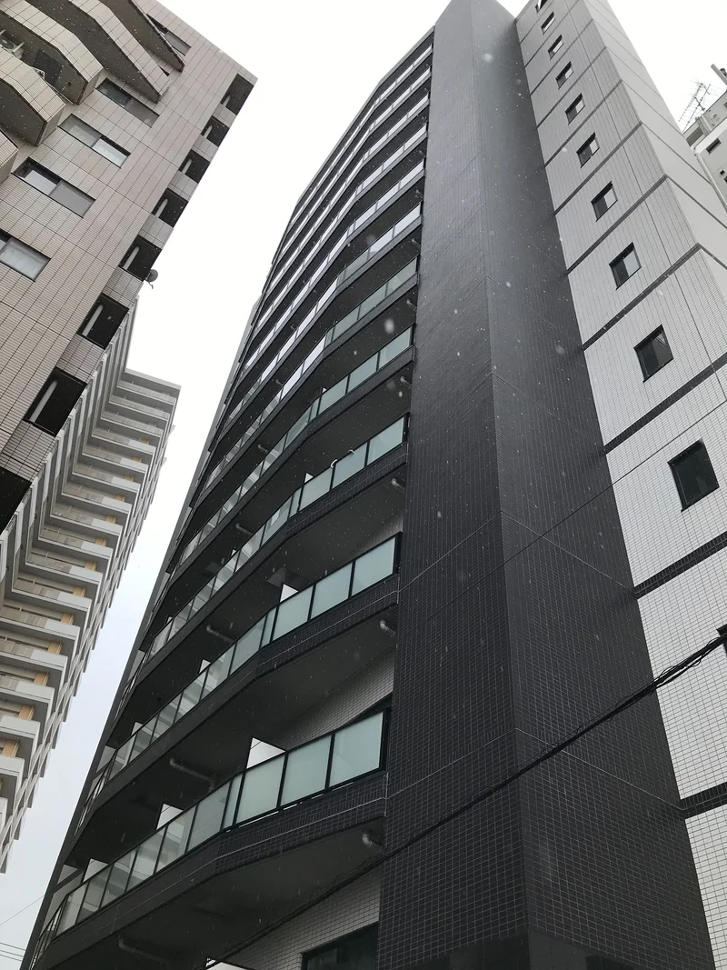 写真はお部屋のイメージです。ラグなどの室内装飾はございません。