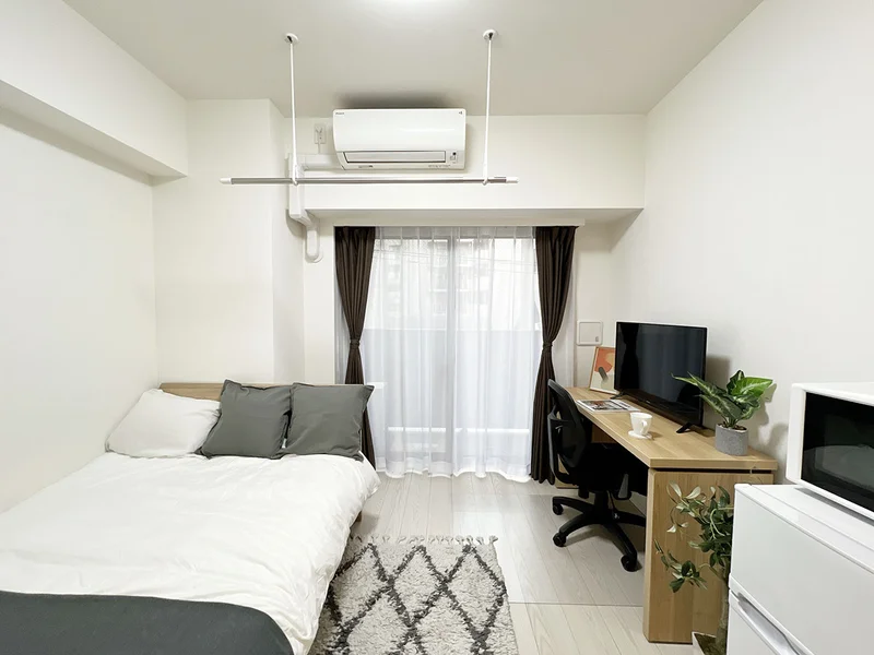 写真はお部屋のイメージです。ラグなどの室内装飾はございません。