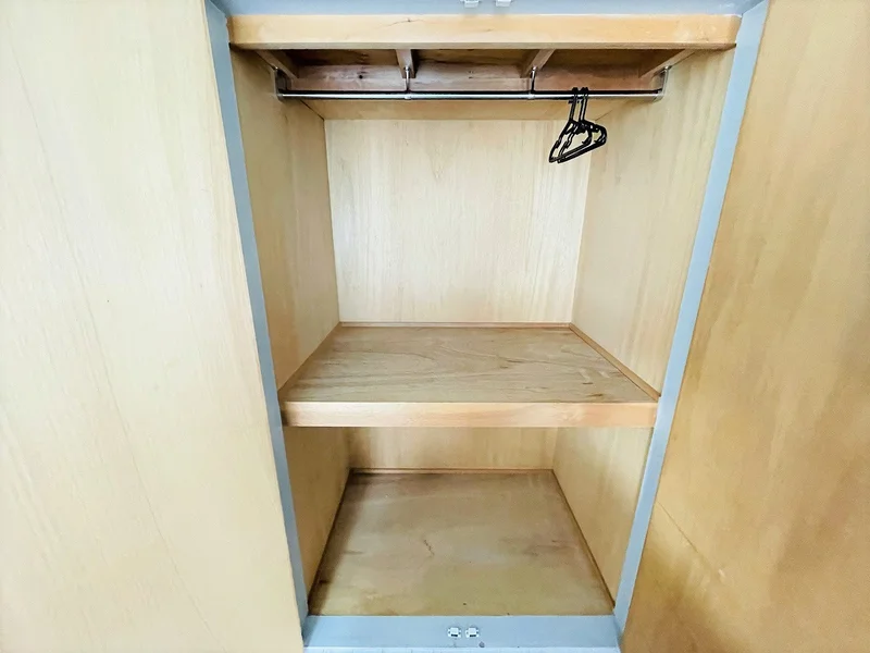 収納スペースも広く、長期滞在でも安心！！嬉しいポール付☆☆