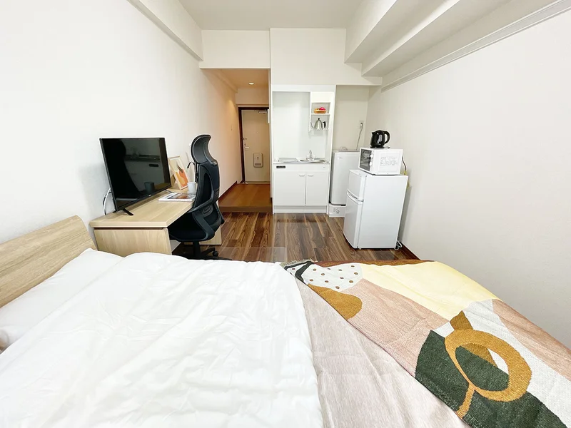 写真はお部屋のイメージです。ラグなどの室内装飾はございません。