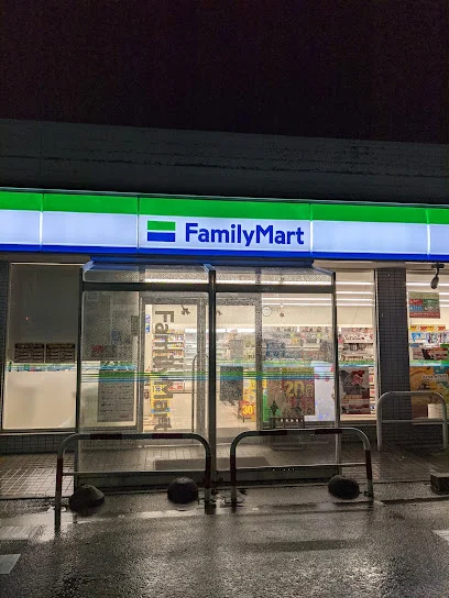 ファミリーマート 富山稲荷町店まで徒歩5分