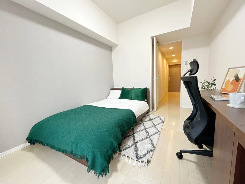 写真はお部屋のイメージです。ラグなどの室内装飾はございません。