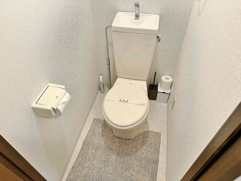 トイレ用洗剤、ブラシをご用意しておりますので長期ご利用の場合の気になる汚れなどもお掃除して頂けます♪オプション不要の滋賀近江八幡ウィークリーマンション。