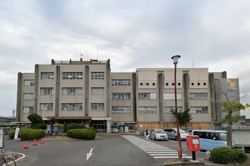 近江八幡市役所まで徒歩15分、1.2kｍ。