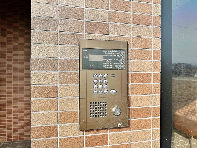 大型テレビ、DVDﾌﾟﾚｲﾔｰ、ﾄﾞﾗｲﾔｰ、布団などの寝具など全て完備です♪また、滋賀近江八幡ウィークリーマンションではオートロック・防犯カメラも完備♪