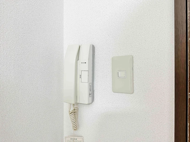 室内はとても明るく、オシャレな雰囲気です♪また、オートロック・防犯カメラも完備しておりますのでお子様や女性のご利用でも安心ですね☆滋賀近江八幡エリアでは、全室家具家電付きで提供しております。