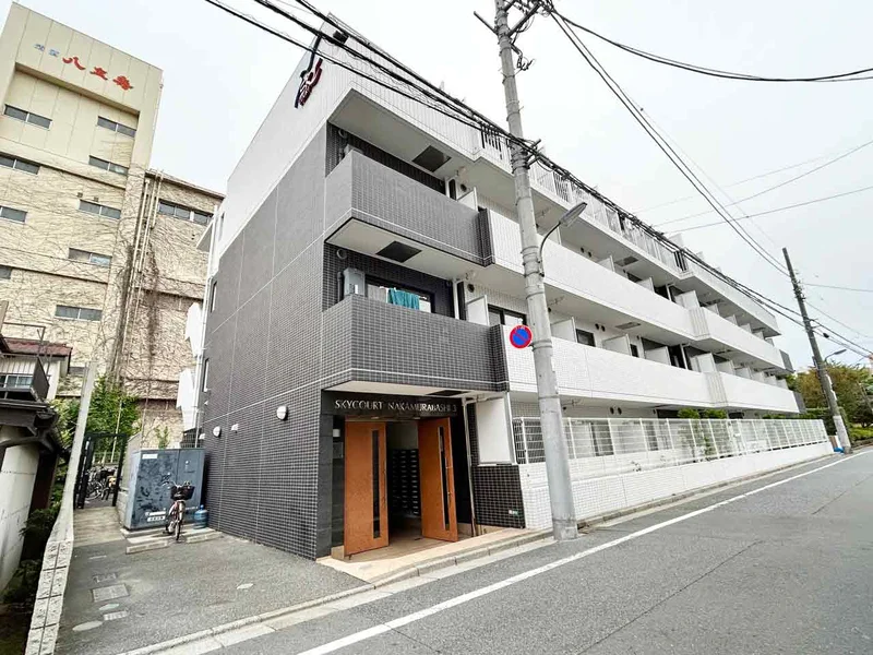 写真はお部屋のイメージです。ラグなどの室内装飾はございません。