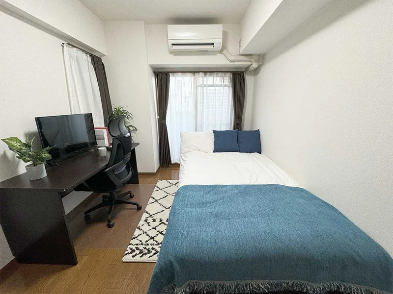 写真はお部屋のイメージです。ラグなどの室内装飾はございません。