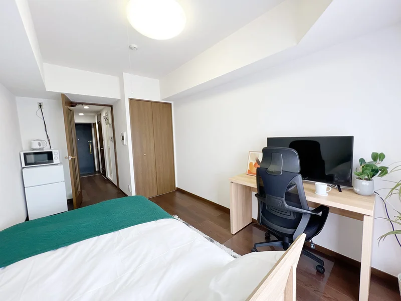 写真はお部屋のイメージです。ラグなどの室内装飾はございません。