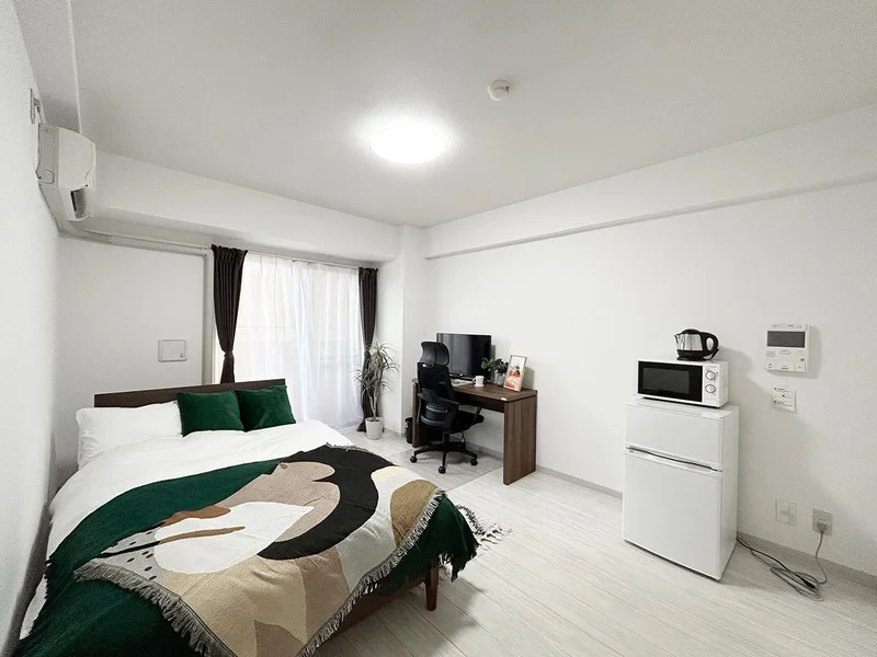 写真はお部屋のイメージです。ラグなどの室内装飾はございません。