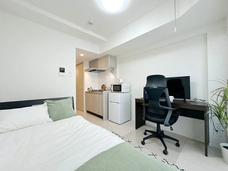 写真はお部屋のイメージです。ラグなどの室内装飾はございません。