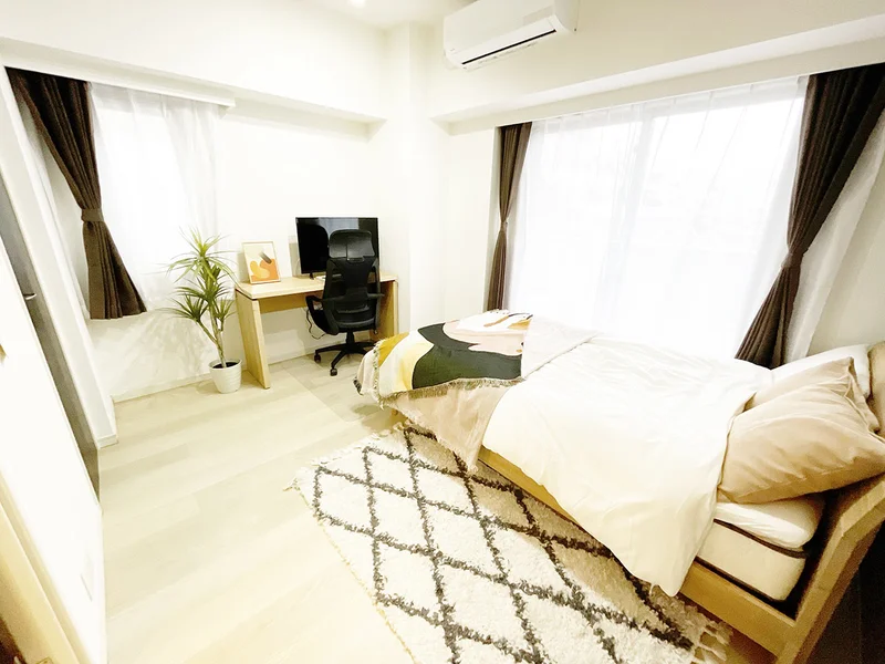 写真はお部屋のイメージです。ラグなどの室内装飾はございません。