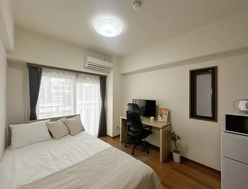 写真はお部屋のイメージです。ラグなどの室内装飾はございません。