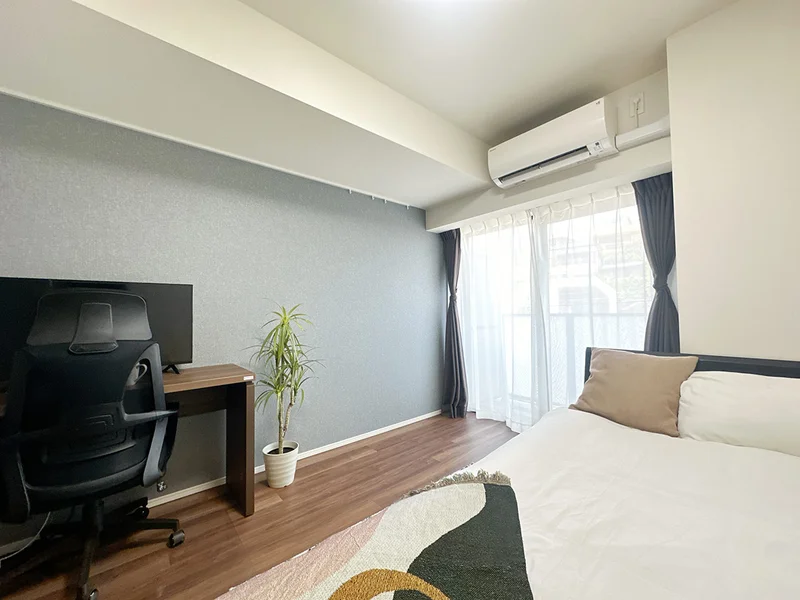 写真はお部屋のイメージです。ラグなどの室内装飾はございません。