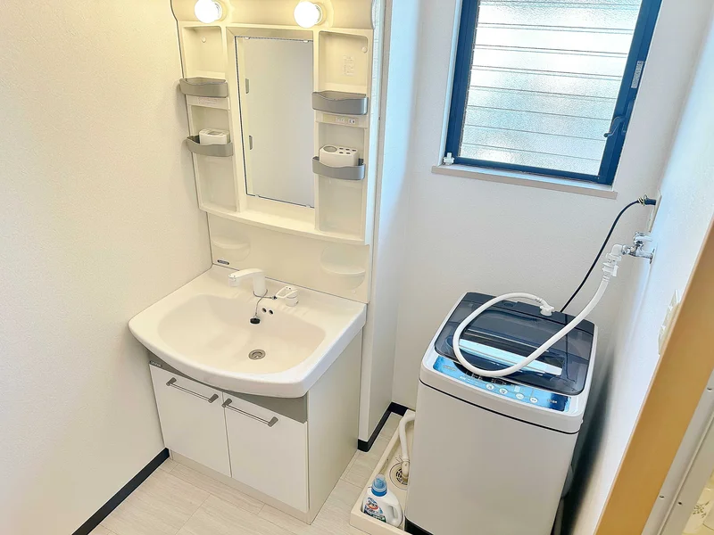 【設備画像】洗濯機や、洗濯用洗剤もご用意しております♪うれしい独立洗面台付き◎！三重県津市ウィークリーマンションの標準設備となります。