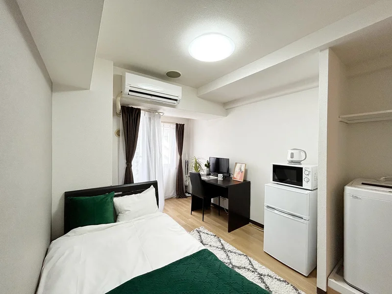 写真はお部屋のイメージです。ラグなどの室内装飾はございません。